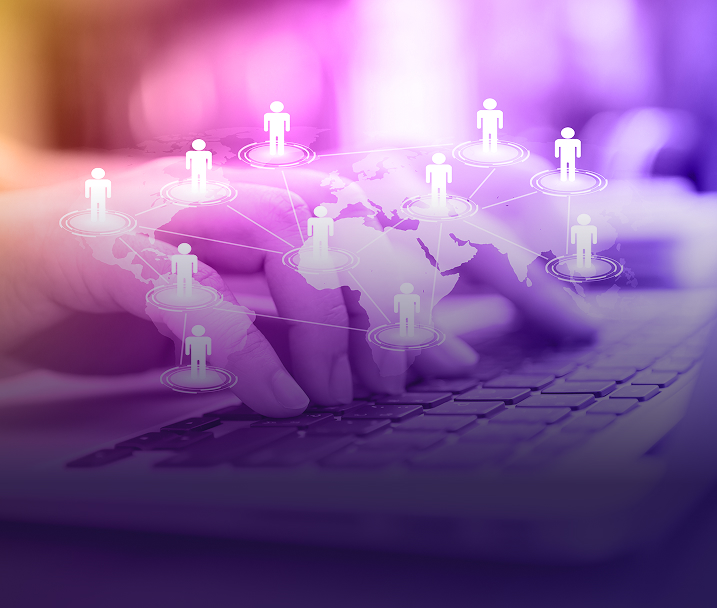 esquema-de-red-de-proveedores-sobre-manos-trabajando-en-computador